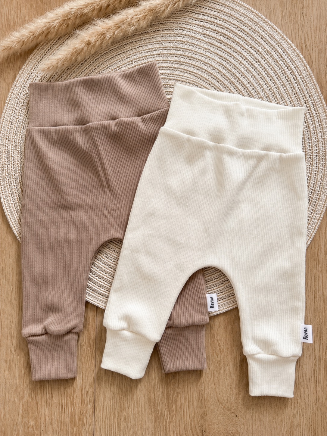 Baby broekje in 2 kleuren